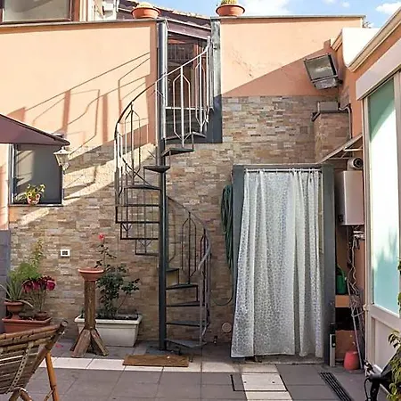 Oda ve Kahvaltı I Licutiani