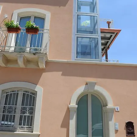 I Licutiani فندق مبيت وإفطار كاتانيا